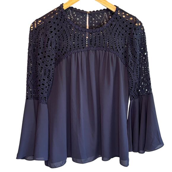 Lilly Pulitzer Amenna Flounce Sleeve Top in Navy - size 2 - Picture 2 of 7